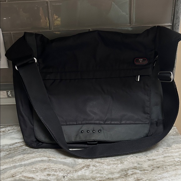 TUMI T-TECH MESSENGER Bag Shoulder Strap LAPTOP Work Bag Black travel padded